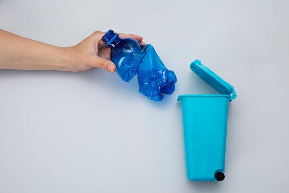 Botes para basura de plastico contribuye a un entorno mas limpio