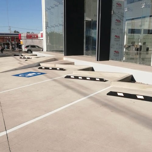 Tope Para Estacionamiento Top It Gris Con Reflejante Blanco