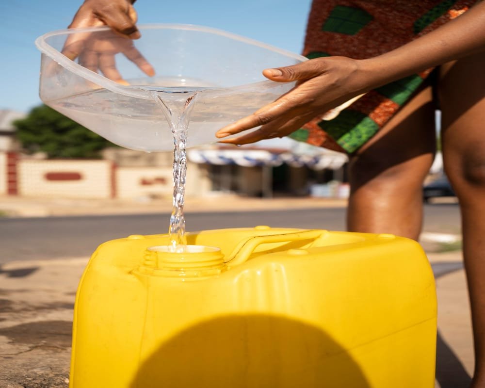 agua en comntenedores