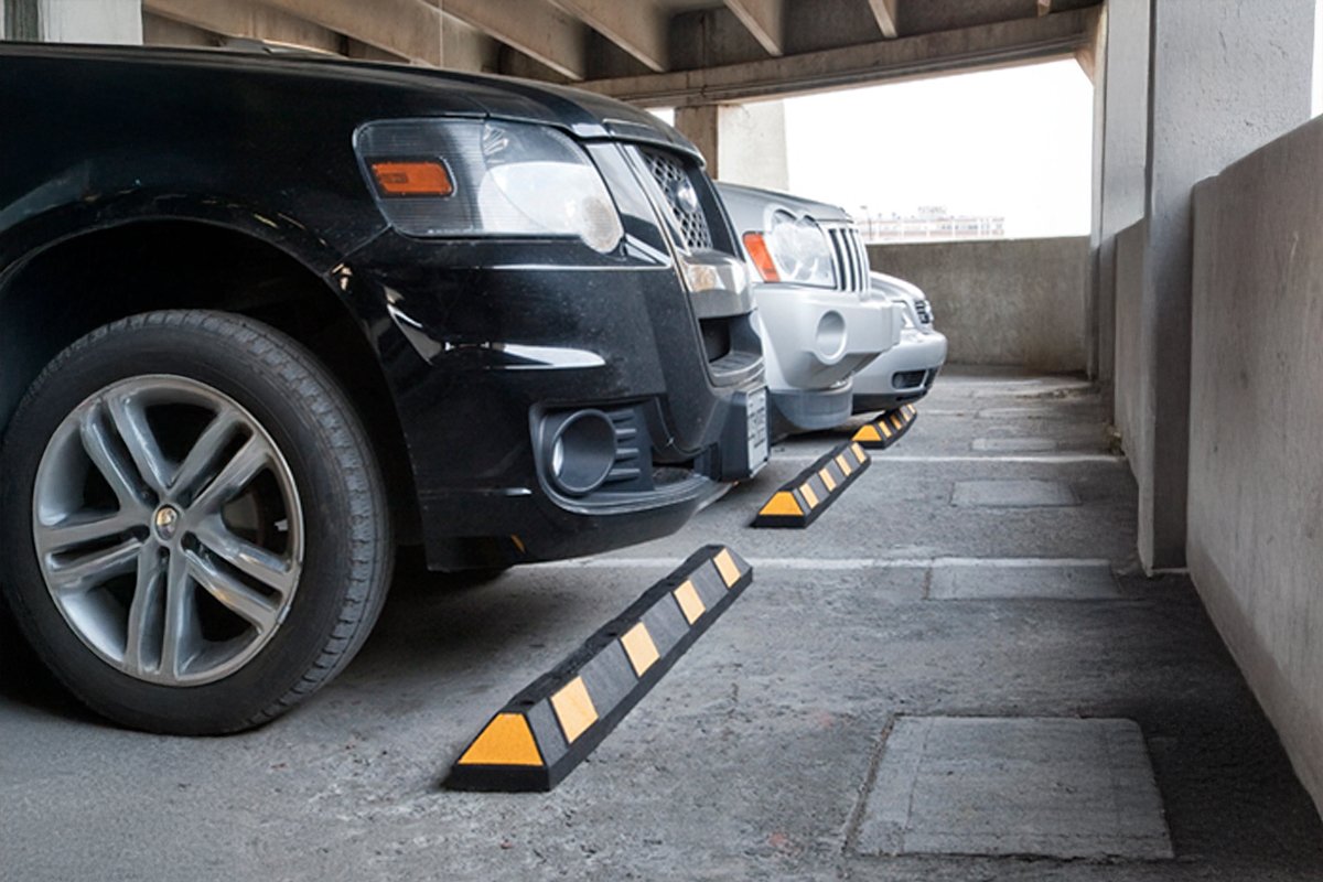 Los topes para estacionamiento en la seguridad vial estacionamiento