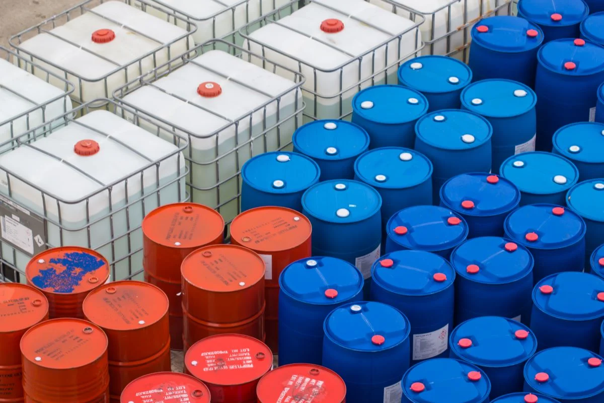 Contenedor IBC o tambos: ¿Cuándo conviene elegir cada uno?